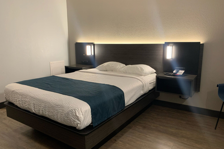 Bedroom 3, モーテル 6 ヒルズビル、バージニア, Carroll