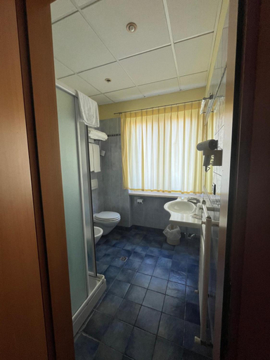 Bathroom 4, Hotel La Terrazza, Fermo