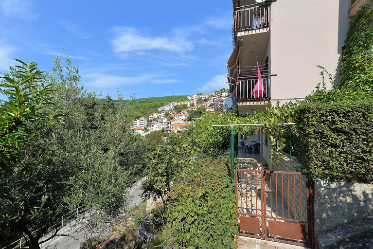 Others 3, Apartment 650, Labin