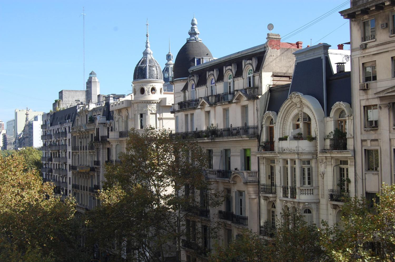 Exterior & Views
