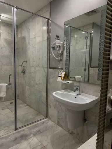 Bathroom 4, Gorash Hotel