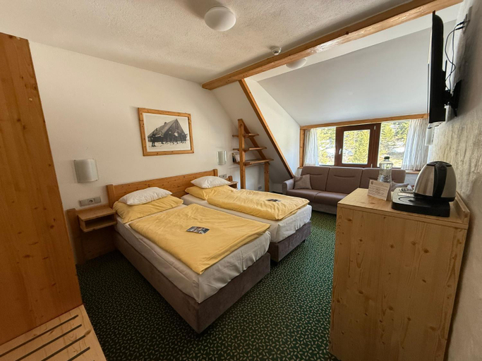 Bedroom 2, Erlebachova Bouda, hotel - Resort Svaty Frantisek, Trutnov