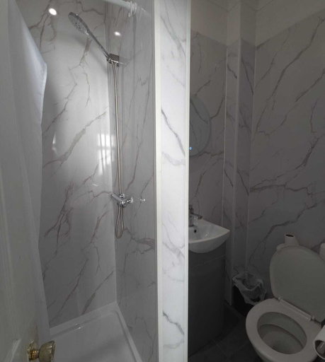 Bathroom 5, Golders Park Hotel, London