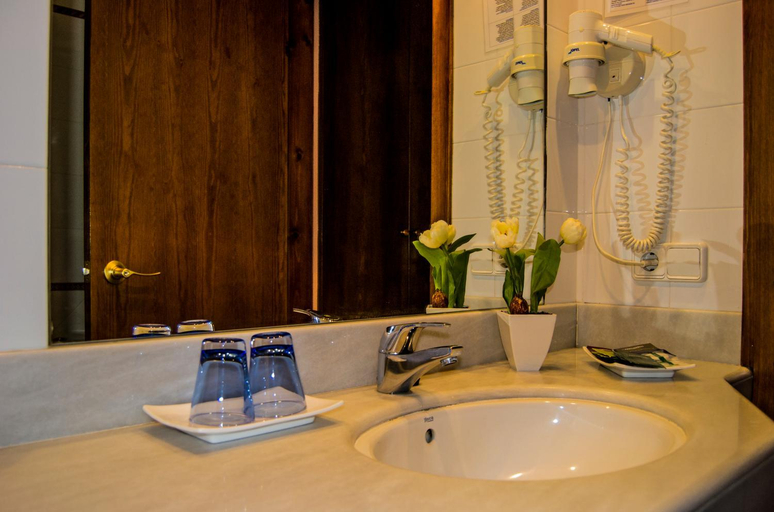 Bathroom 4, Hotel Can Blanc, Girona