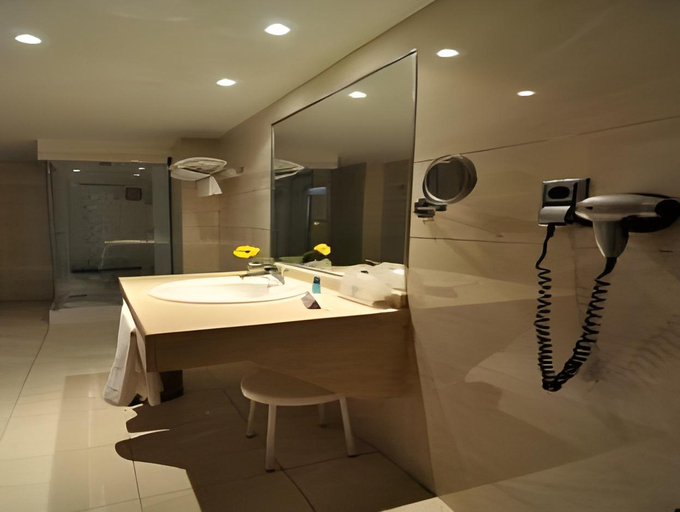 Bathroom 4, Clement Barajas, Madrid