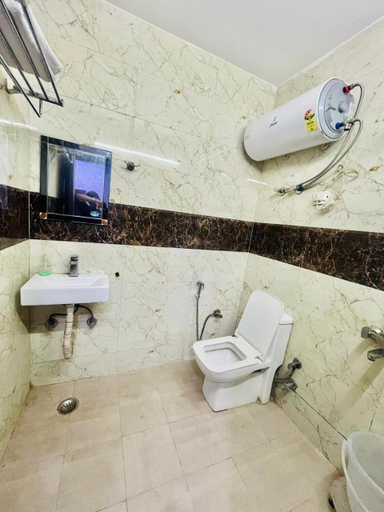 Bathroom 5, Hotel Nizamuddin Fab, Delhi