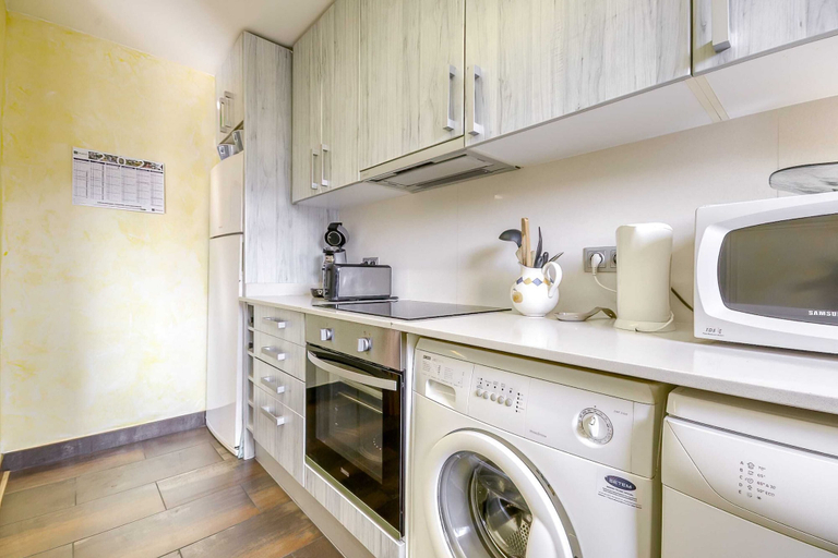 Private kitchen 2, Beautiful Apartment With View, Girona