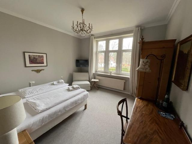 Bedroom 3, Hotel & Restaurant Raueneck, Oder-Spree