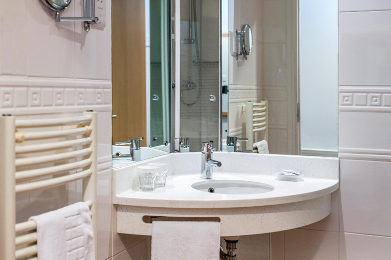 Bathroom 3, High Range Hotel, Highland