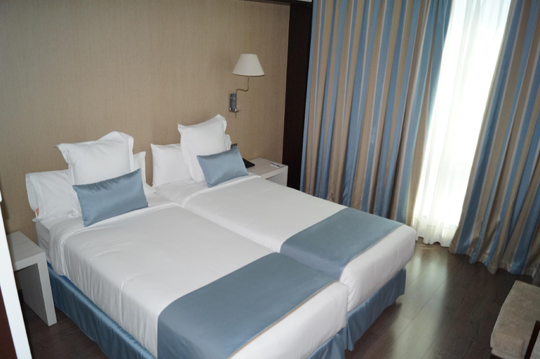 Bedroom 2, LCB Hotel Fuenlabrada NEW, Madrid