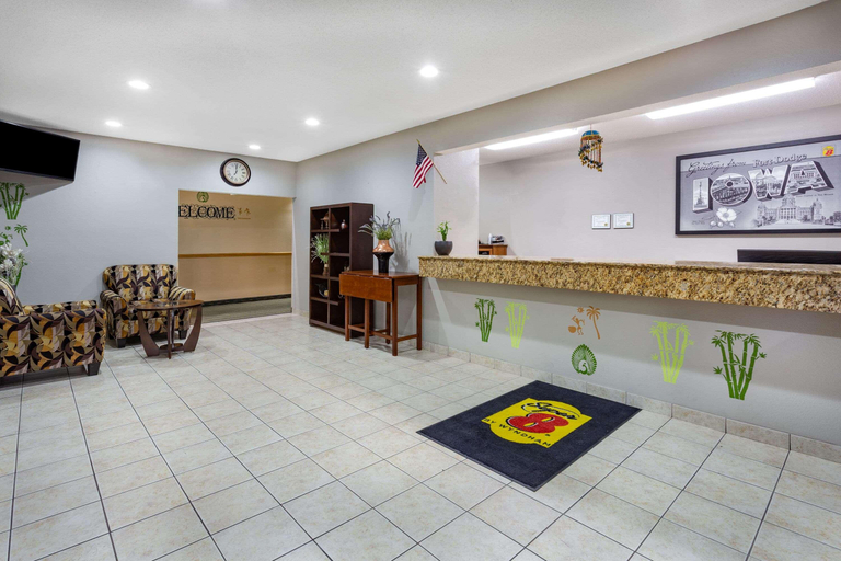 Public Area 2, Super 8 by Wyndham Fort Dodge IA, Webster