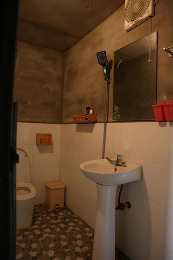 Bathroom 5, MAMA LILI'S HOMESTAY, Sa Pa