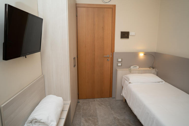 Bedroom 3, Hotel Europa, Verona