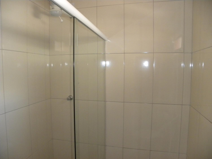 Bathroom 4, Hotel Tenda Brigadeiro - 5 Minutos a Pe do Metro e Praca da Se, 8 Minutos da Rua 25 de Marco e Liber, São Paulo