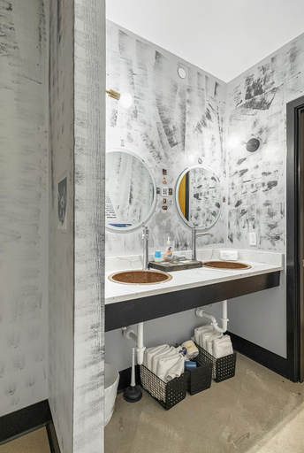 Bathroom, Galactic getaway for 8 Star Wars sleeping pod room, Franklin