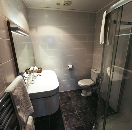 Bathroom 3, The Fenwick Hotel, East Ayrshire