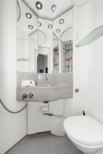 Bathroom 4, Cabinn Scandinavia, Frederiksberg