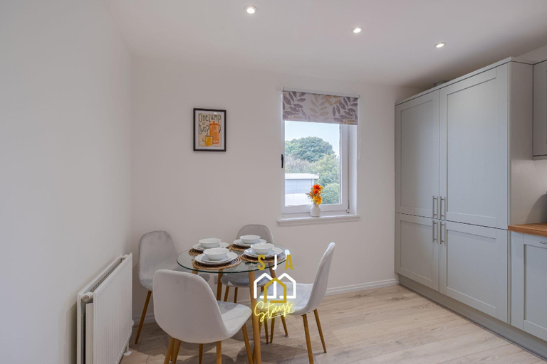 Others 5, Merkland Stay - SJA Stays - Modern 2 Bed Apartment, Aberdeen