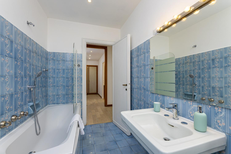 Bathroom 4, Presidential Vatican Palace II, Rome