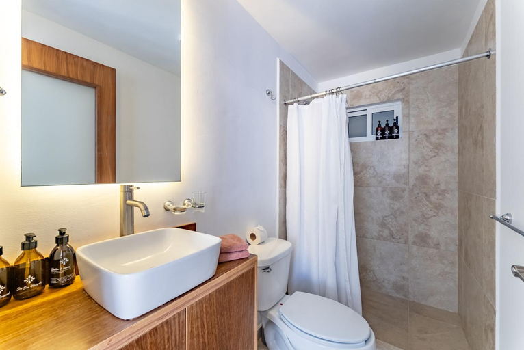 Bathroom, Bed Away Studios, Isla Mujeres