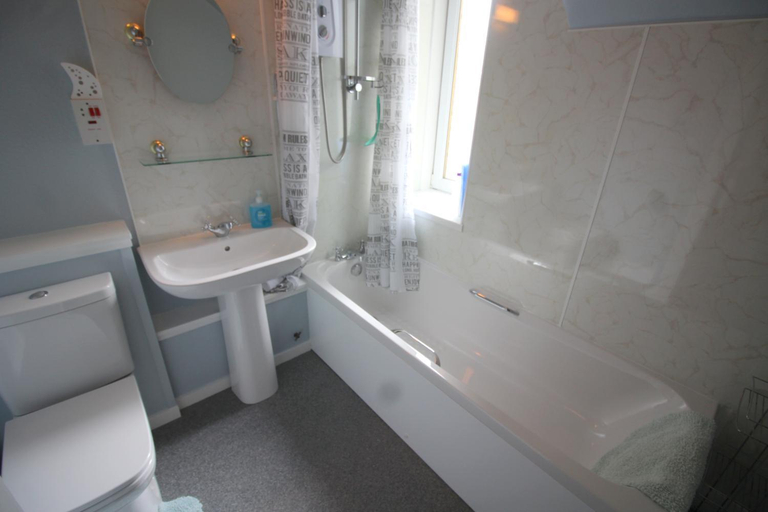Bathroom 2, Easdale House Apartments, Highland