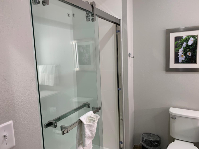 Bathroom, La Quinta Inn & Suites by Wyndham Tifton, Tift