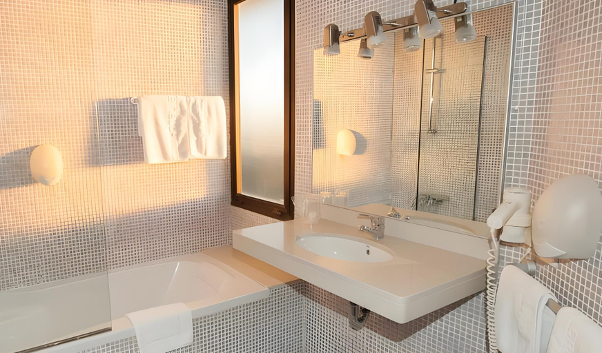 Bathroom 4, Hotel Bruc, Barcelona