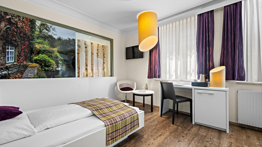 Bedroom 3, Ambiance Hotel - Braunau - Simbach - Restaurant - Caffe - Bar, Braunau am Inn