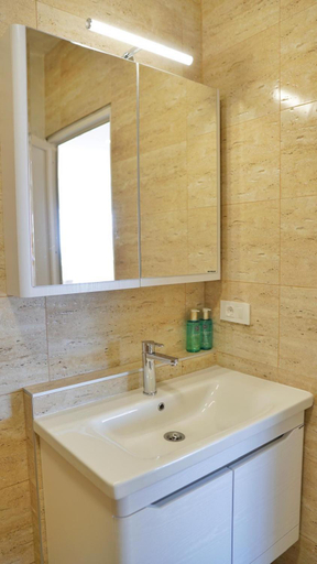 Bathroom 4, Hotel Reset