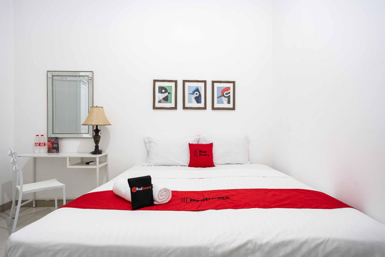 Bedroom 3, RedDoorz @ Matraman, East Jakarta