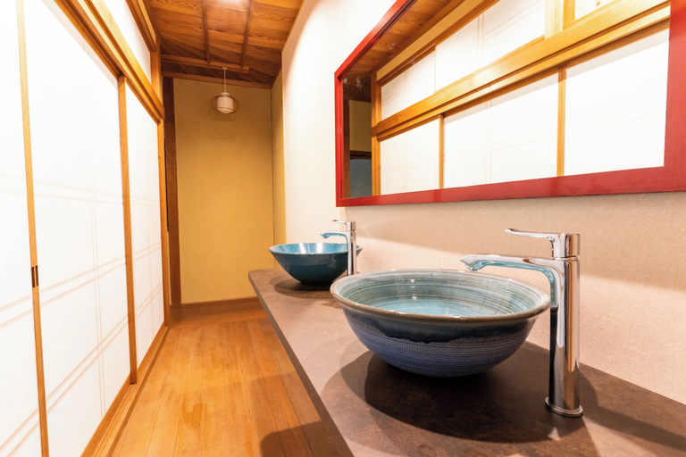 Bathroom 4, Koyasan Gokuraku Stay, Kōya