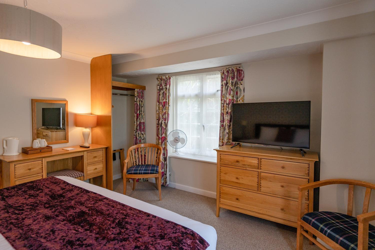Bedroom 2, Avon Causeway Hotel, Dorset