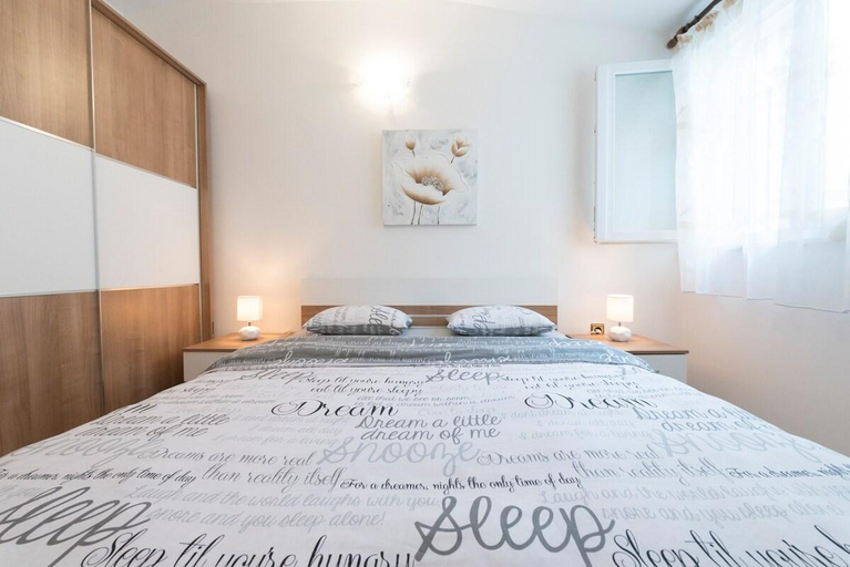 Bedroom 2, Private 2 BR Loft HOUSE w/ Terrace&Private Parking, Split