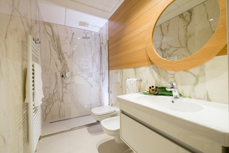 Bathroom 5, Metropol Ceccarini Suite, Rimini