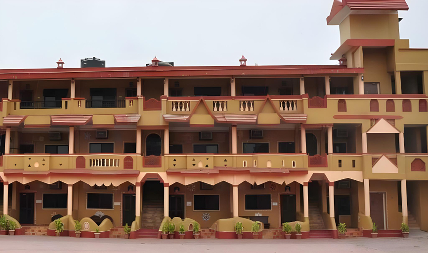 Exterior & Views