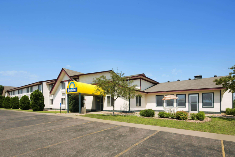 Exterior & Views 2, Days Inn by Wyndham Hinckley, Pine