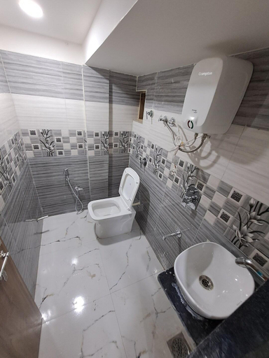 Bathroom, Hotel G L Residency By G L Group, Ahmadabad
