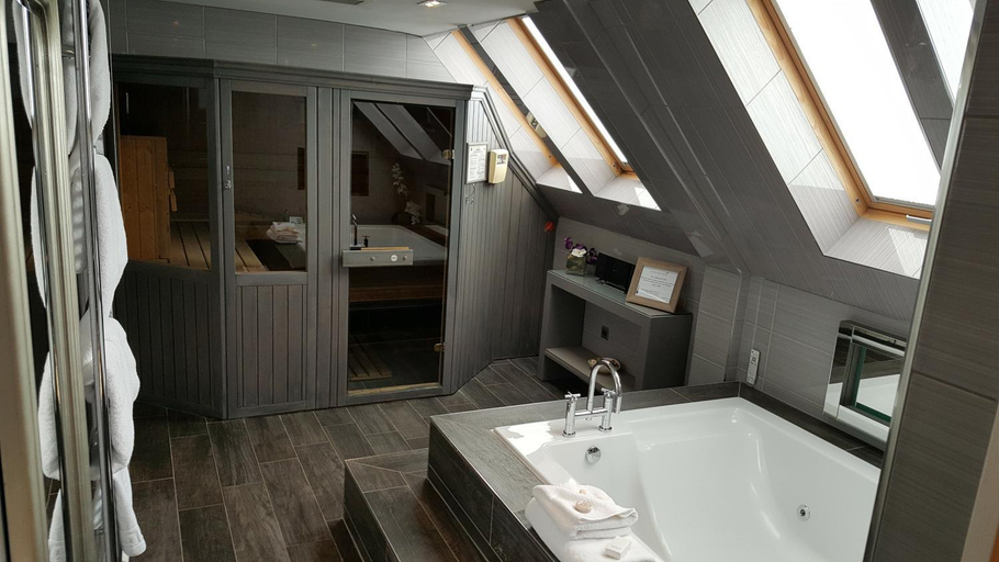 Bathroom 4, The Gailes Hotel & Spa, North Ayrshire