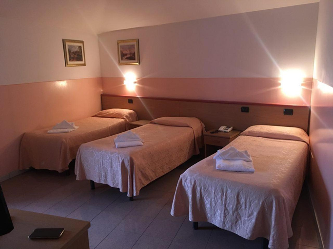 Others 5, Master Hotel, Piacenza