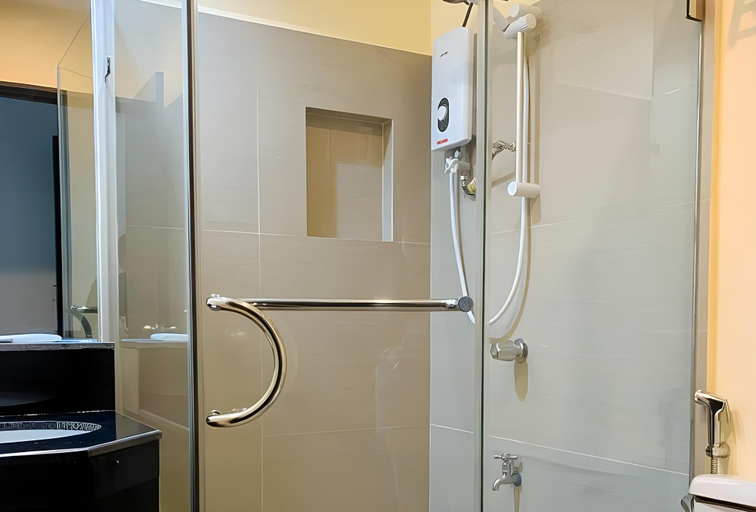 Bathroom, Check Inn Hotel Dumaguete City by RedDoorz, Dumaguete City