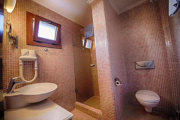 Bathroom 5, Olympus Mediterranean, Central Macedonia