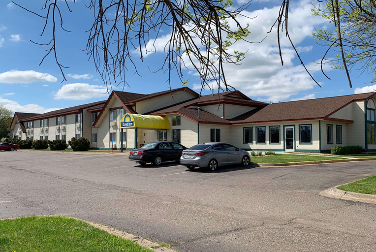 Exterior & Views 2, Days Inn by Wyndham Hinckley, Pine