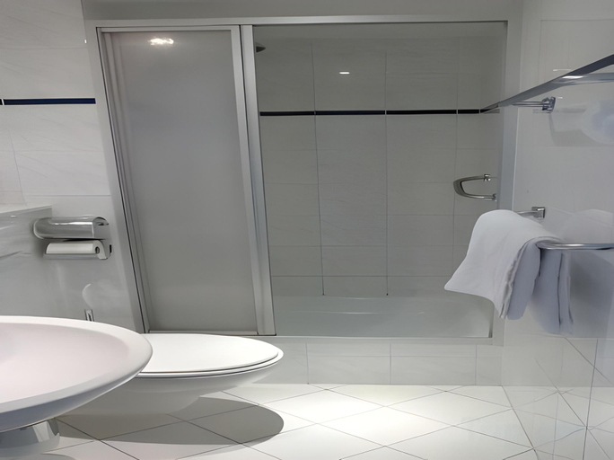 Bathroom 4, AMC Hotel - Schöneberg, Berlin