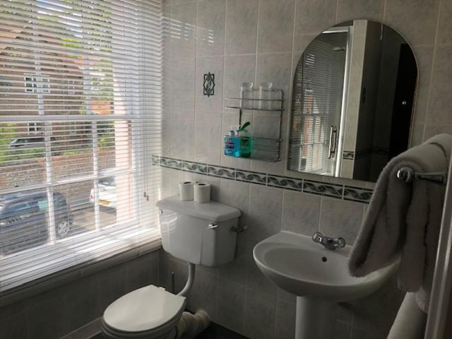 Bathroom 3, The Prince Of Wales, Buckinghamshire