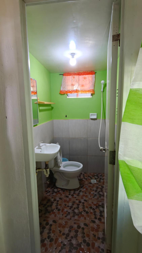 Bathroom 4, Guanna s Place, Daanbantayan