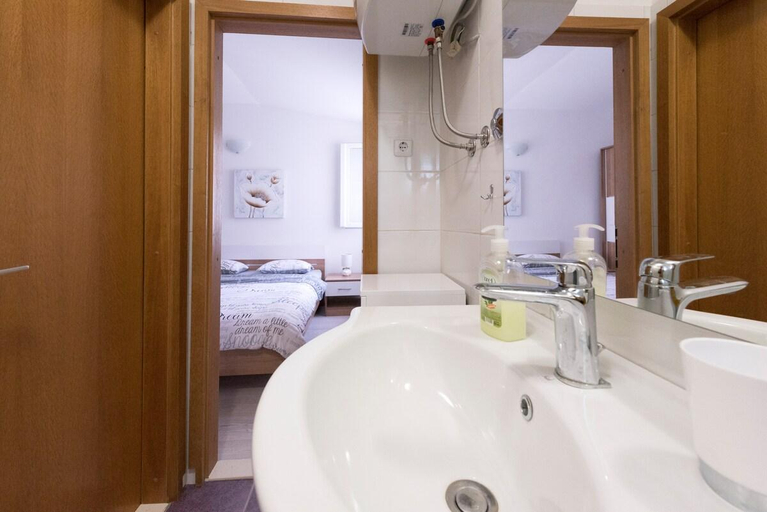 Bathroom 3, Private 2 BR Loft HOUSE w/ Terrace&Private Parking, Split