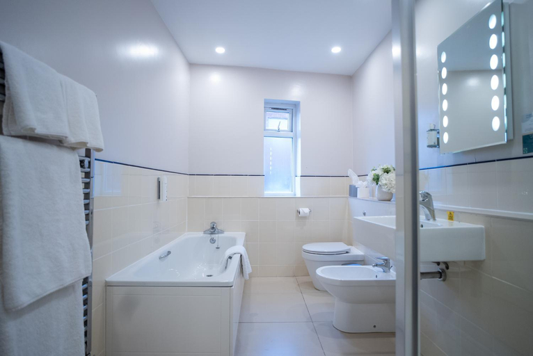 Bathroom 4, The County Hotel, Essex