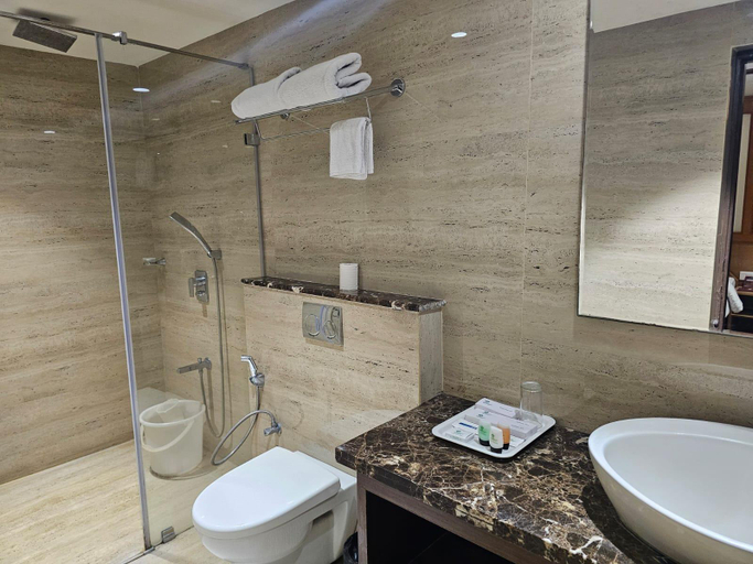 Bathroom 3, Hotel Mount Manor - Close to Chennai Airport, Chennai