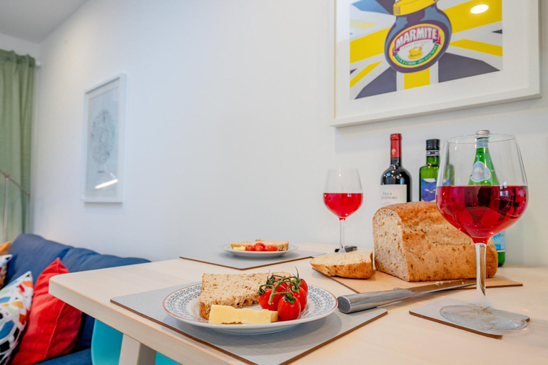 Food & Drinks 4, Host & Stay | Croydon Road Apartment, Surrey