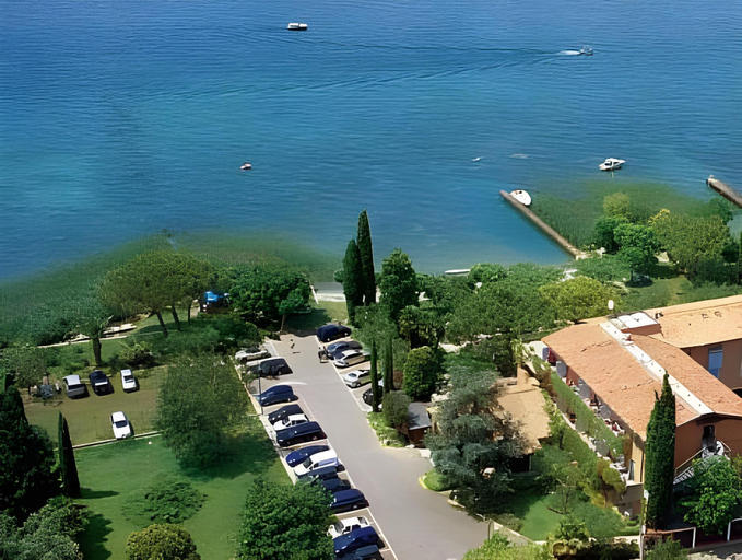 Exterior & Views 2, Villa Canneto dep.Smeraldo, Brescia